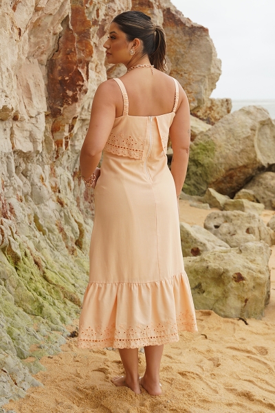 Vestido Bordado com Faixa 